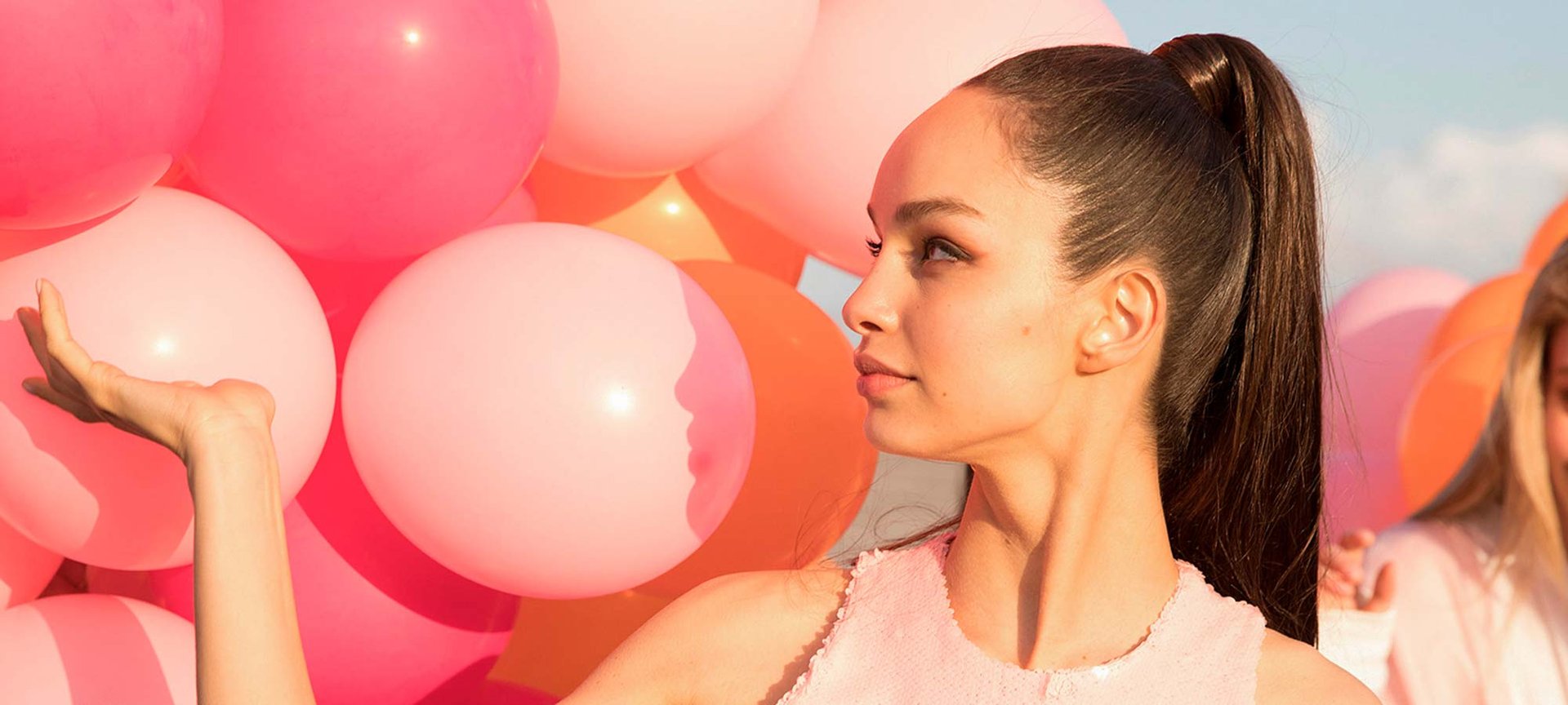 Evita que el encrespamiento arruine tus recogidos para pelo largo con el Sérum Stop Frizz de Elvive Dream Long de L’Oréal Paris.